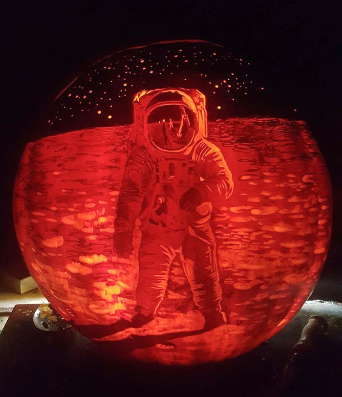25 Times People Took Halloween Pumpkin Carving To A Whole New Level