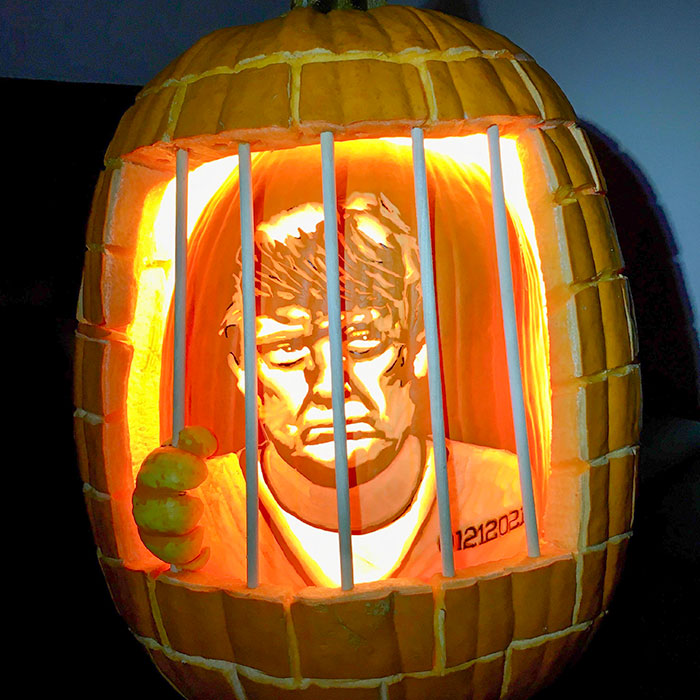 25 Times People Took Halloween Pumpkin Carving To A Whole New Level 17