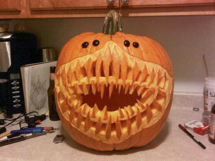 25 Times People Took Halloween Pumpkin Carving To A Whole New Level 21