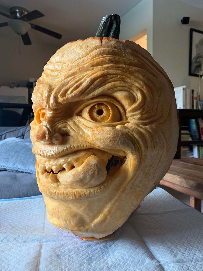 25 Times People Took Halloween Pumpkin Carving To A Whole New Level 23