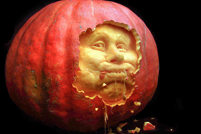 25 Times People Took Halloween Pumpkin Carving To A Whole New Level 7