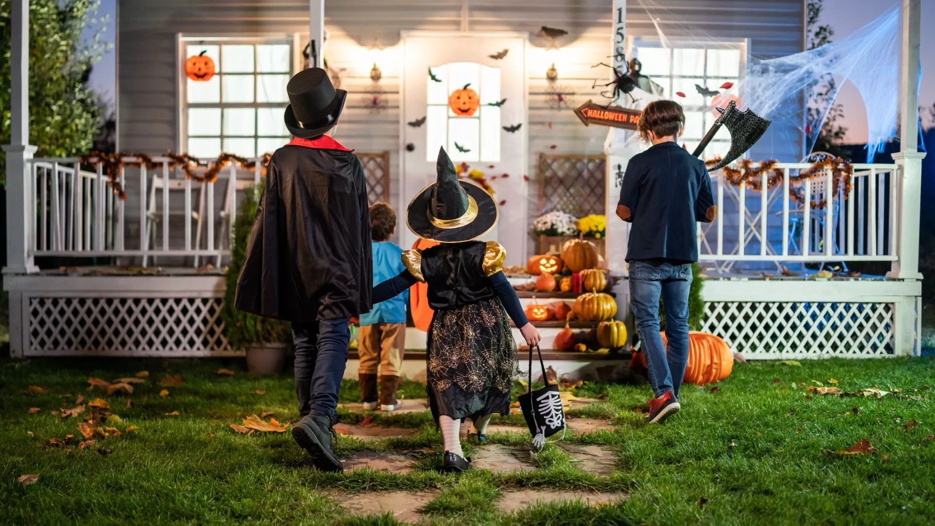 8 Best Halloween Activities For Kids And Adults 1