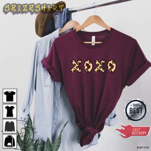 XOXO Happy Women Valentines Day Couple Matching Cheetah T-Shirt Print