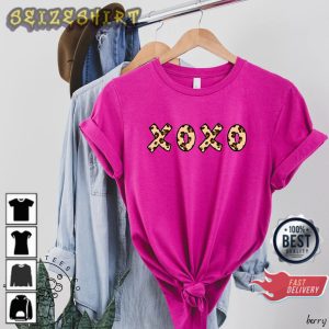 XOXO Happy Women Valentines Day Couple Matching Cheetah T-Shirt Print