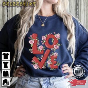 Love And Rose Valentine Gift T-Shirt