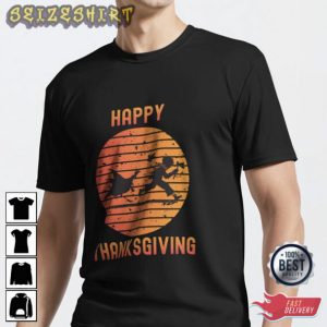 Turkey Chases Humans Thanksgiving T-Shirt