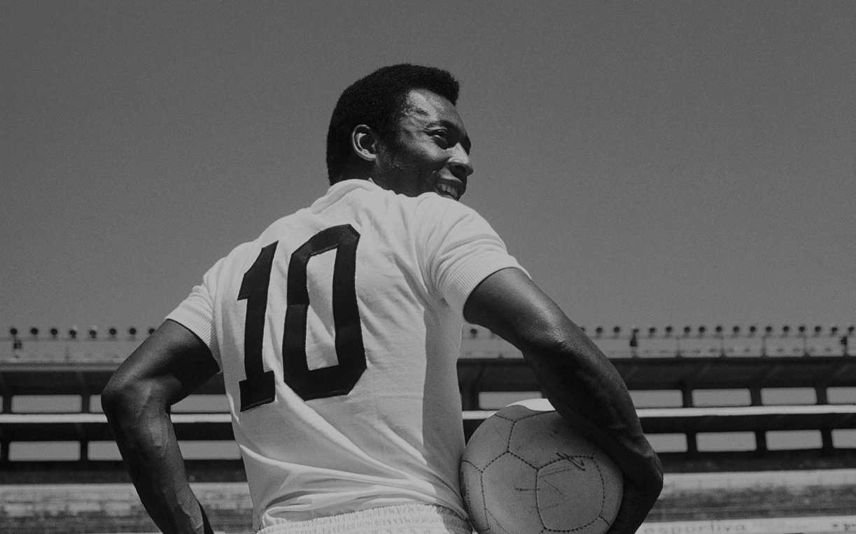 What iconic World Cup moment did Pele produce in 1970 (2)