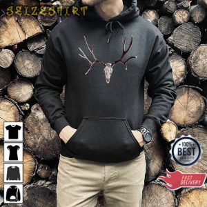 Deer Antlers Hunting Gift for Hunter Unisex Graphic Tee