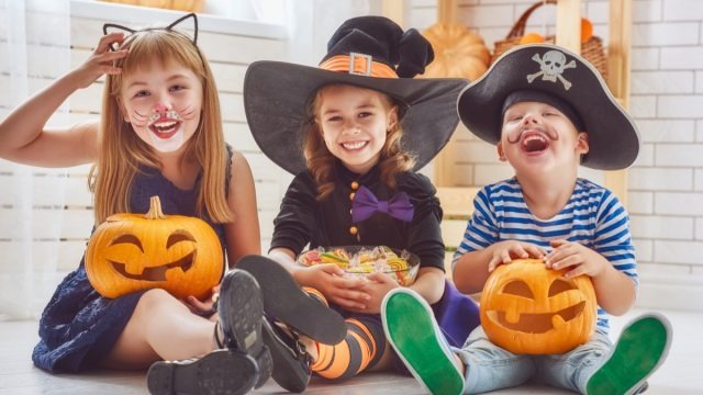 10 Spooktacular Halloween Activities for Kids and Adults (2)